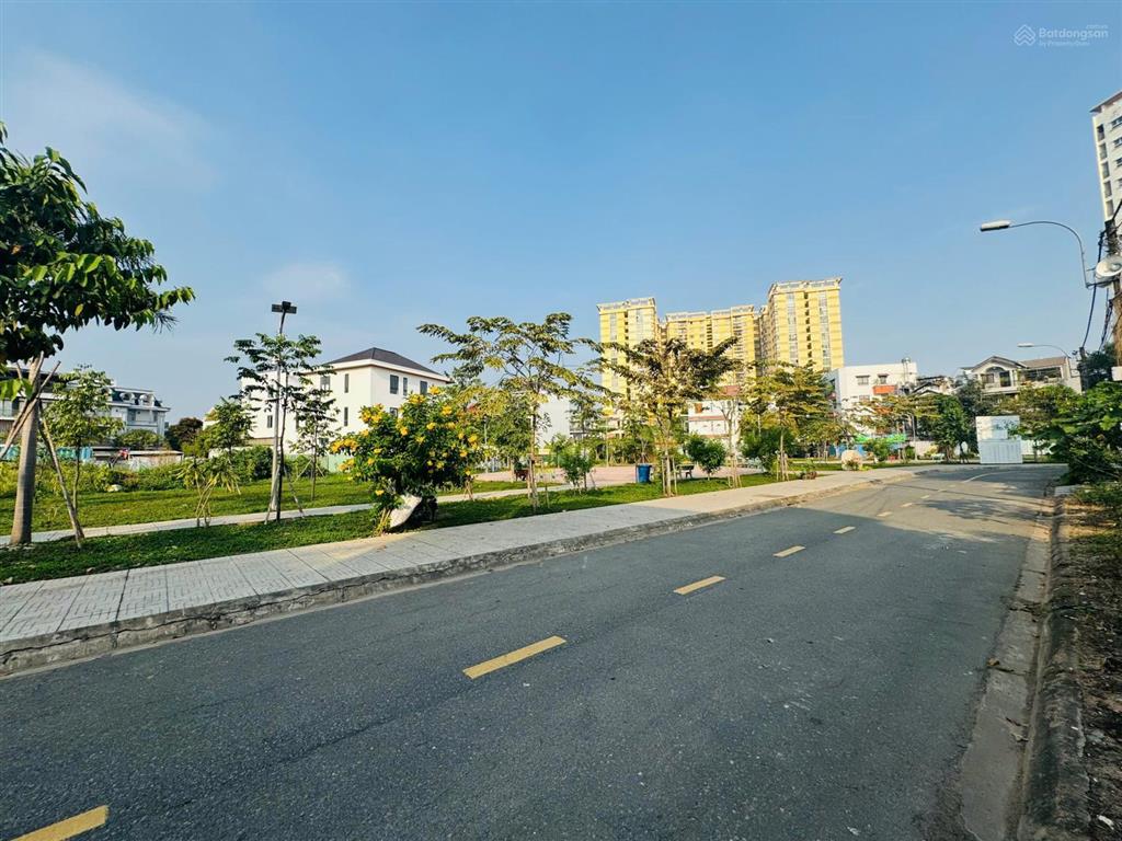 Bán căn biệt thự góc 3 mặt tiền đường số 56  3 tầng  9 x 25m  cn 215m2  đường 16m  giá 28 tỷ