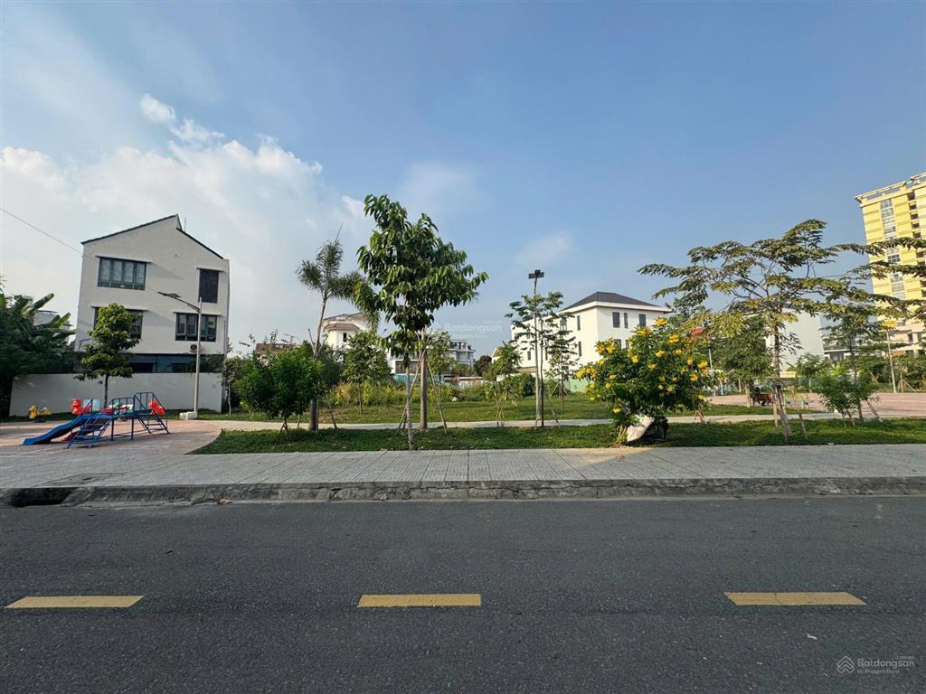 Bán căn biệt thự góc 3 mặt tiền đường số 56  3 tầng  9 x 25m  cn 215m2  đường 16m  giá 28 tỷ