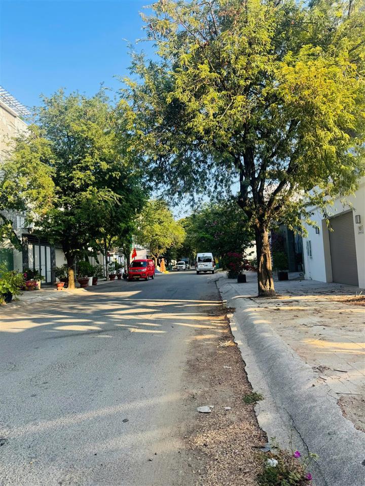 Bán căn biệt thự góc 3 mặt tiền đường số 56  3 tầng  9 x 25m  cn 215m2  đường 16m  giá 28 tỷ