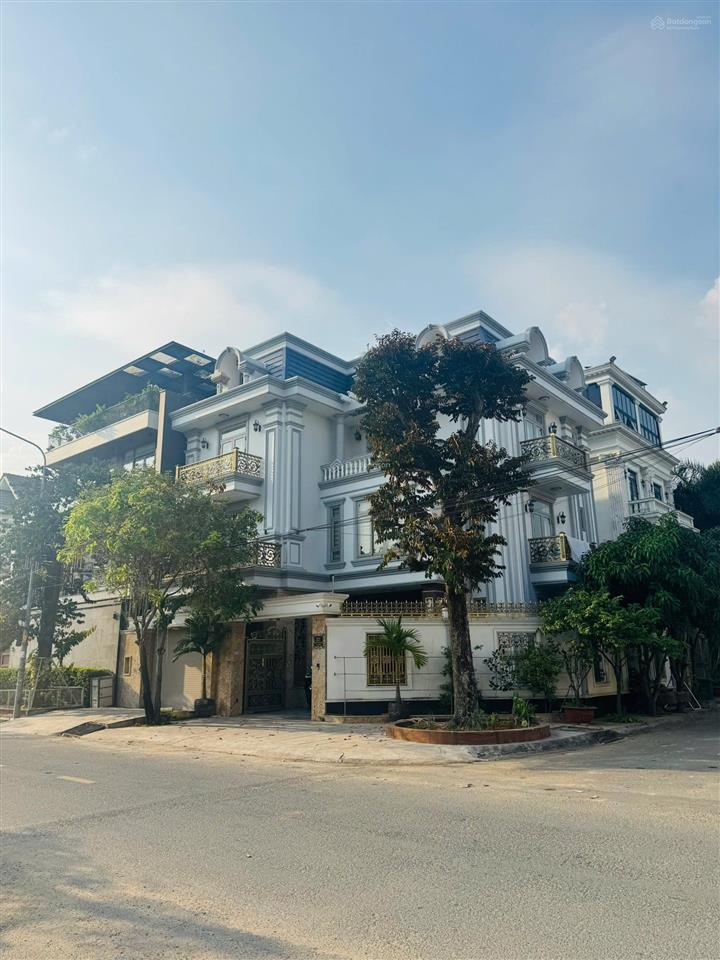 Bán căn biệt thự góc 3 mặt tiền đường số 56  3 tầng  9 x 25m  cn 215m2  đường 16m  giá 28 tỷ