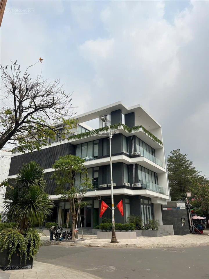 Bán căn biệt thự góc 3 mặt tiền đường số 56  3 tầng  9 x 25m  cn 215m2  đường 16m  giá 28 tỷ