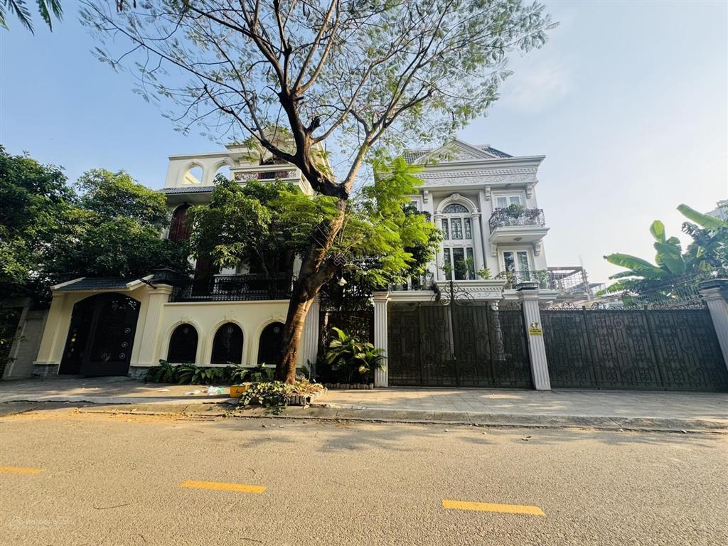 Hiếm ! bán lô đất siêu đẹp  góc 2 mặt tiền đông thủ thiêm  15 x 21m  cn 303m2  giá 105tr/m2