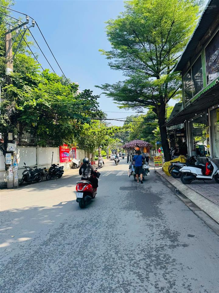 Bán tòa chdv thảo điền  ngay quốc hương  8,5x25m gần 200m2  3 tầng  tt 80tr/th  giá 31,2 tỷ