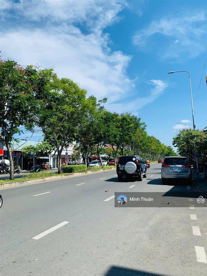 Chủ cần bán gấp nhà ven sông trần não  5 tầng  7x18m  cn 125m2  hđt 41tr/th  giá về 18,5 tỷ