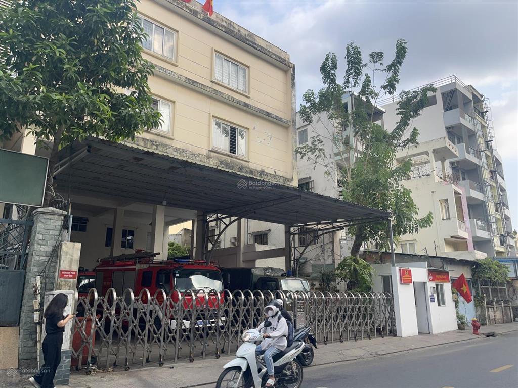 Bán nhà mới 3 tầng full nội thất, hẻm phan văn trị gần phạm văn đồng, bình thạnh, giá 6.35 tỷ