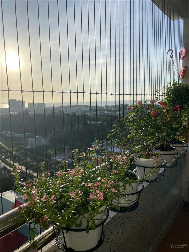 Chủ nhà cần bán căn hộ 1 phòng ngủ seaview 4, có ban công trọn view biển tầng cao