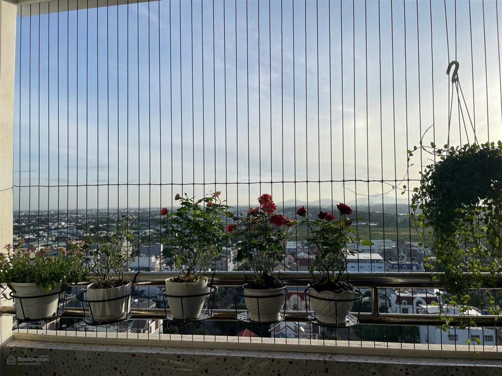 Chủ nhà cần bán căn hộ 1 phòng ngủ seaview 4, có ban công trọn view biển tầng cao