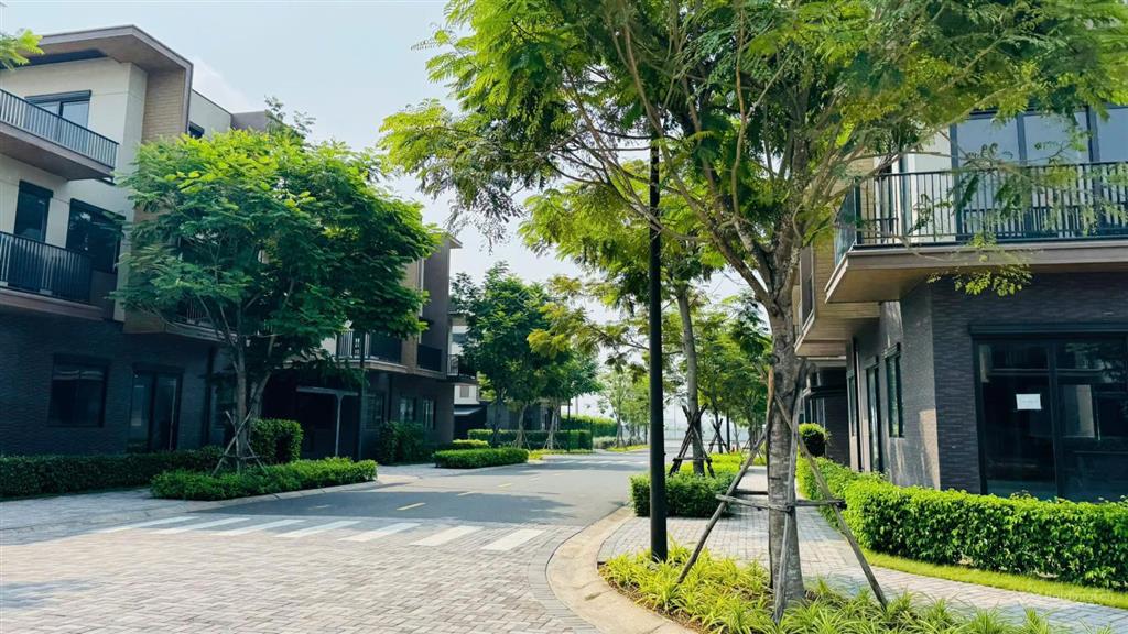 Suất nội bộ  nhà 2 mặt tiền view trực diện kênh đào, kđt izumi city, dt 6x19, giá đầu tư 7.68 tỷ