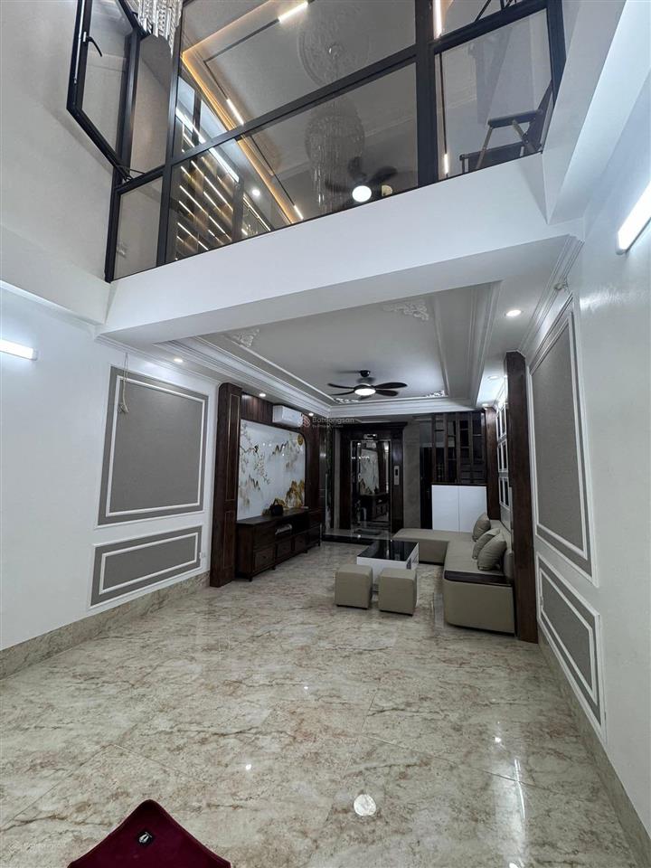 Siêu phẩm lò đúc 7 tầng thang máy  tặng nội thất tiền tỉ hai bà trưng
dt 42m, mt3.8m giá 19.5 tỷ
