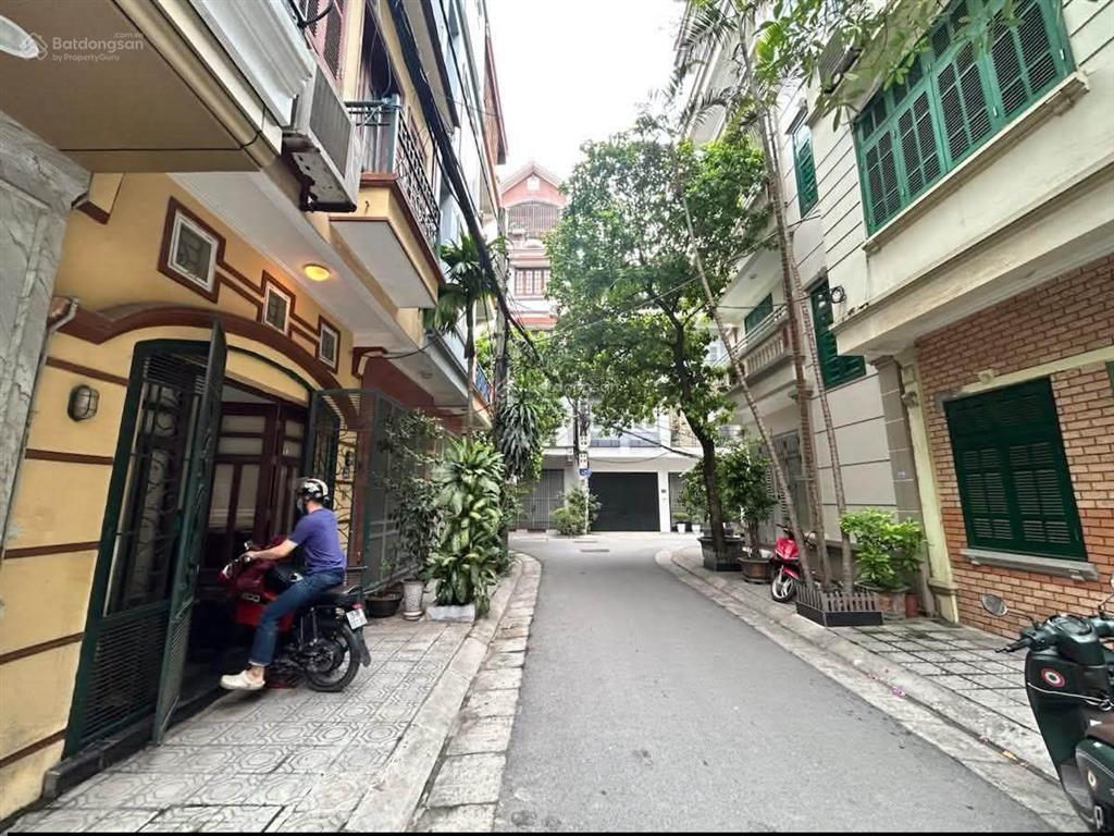 Phân lô lạc trung ô tô tránh kinh doanh cực đỉnh  hai bà trưng.
dt 40m, 4 tầng, mt 4m giá 17.5 tỷ
