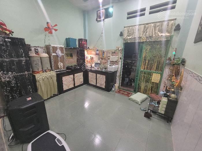 Bán nhà mặt tiền gần lũy bán bích, 12 phòng cho thuê, dòng tiền ổn định 300tr/ năm, 77m2,10. xtỷ tl