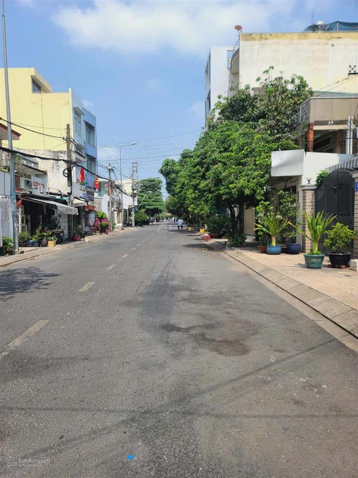 Bán gấp,mặt tiền dương khuê , 6 tầng ,9 phòng cho thuê ,tân phú ,chỉ 12.x tỷ