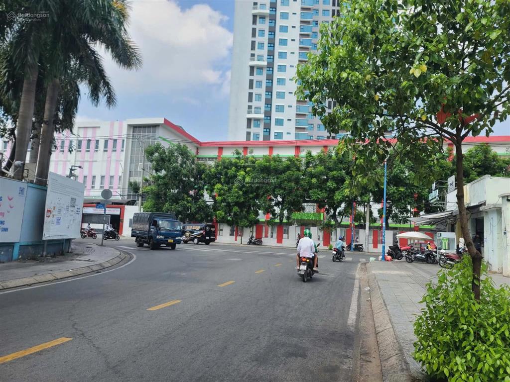 Đường 12m,gần lũy bán bích ,4 tầng ,80m2 vuông đep, chỉ nhỉnh 10 tỷ