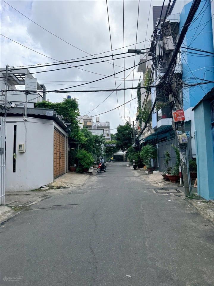 Cách 1 căn là ra mặt tiền thạch lam, 67m2 vuông vức, dòng tiền 240tr/tháng, nhỉnh 6 tỷ xíu