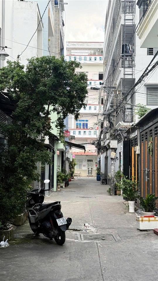 Cách 10m là ra mặt tiền trần quang cơ, thạch lam, tân phú. 75m2. nhỉnh 7 tỷ xíu.
