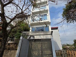 Bán nhà 5tầng wei hồ 39/43m ô tô đỗ cửa, gần cầu thượng , nội thất đầy đủ, nhà mới giá hơn 7tỷ