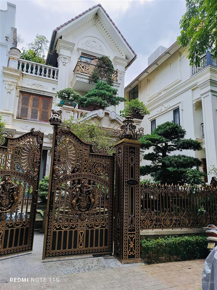 Bán biệt thự song lập vinhomes riverside 215m2, 5t, mt 9m, 100 tỷ có hầm nội thất xịn, ở đẳng cấp