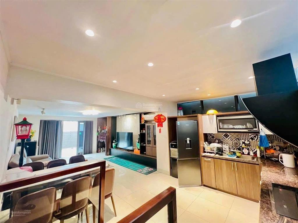 Chủ cần bán giảm 54 tỷ  biệt thự lô góc vinhomes riverside 180m2, 4t, mt 30m vừa ở vừa kinh doanh