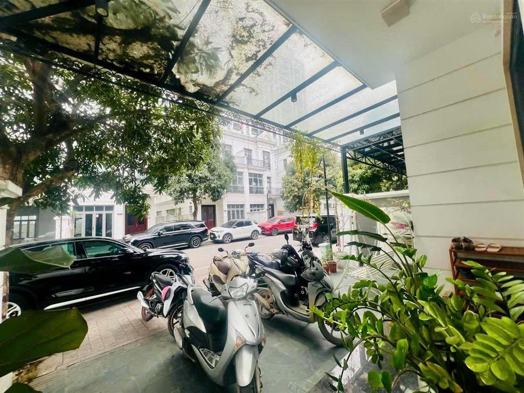 Chủ cần bán giảm 54 tỷ  biệt thự lô góc vinhomes riverside 180m2, 4t, mt 30m vừa ở vừa kinh doanh