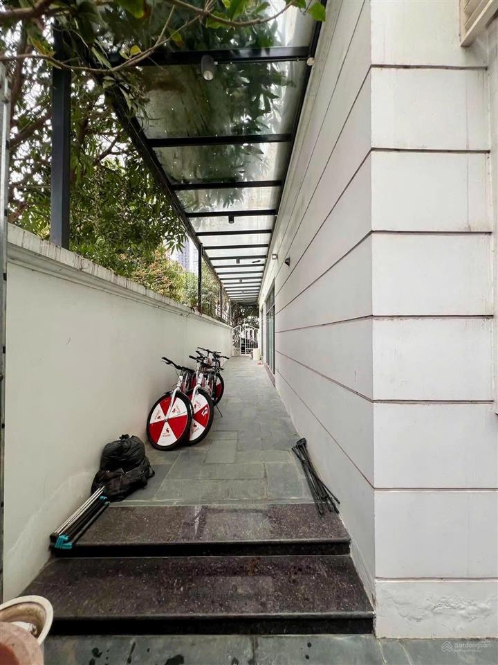 Chủ cần bán giảm 54 tỷ  biệt thự lô góc vinhomes riverside 180m2, 4t, mt 30m vừa ở vừa kinh doanh