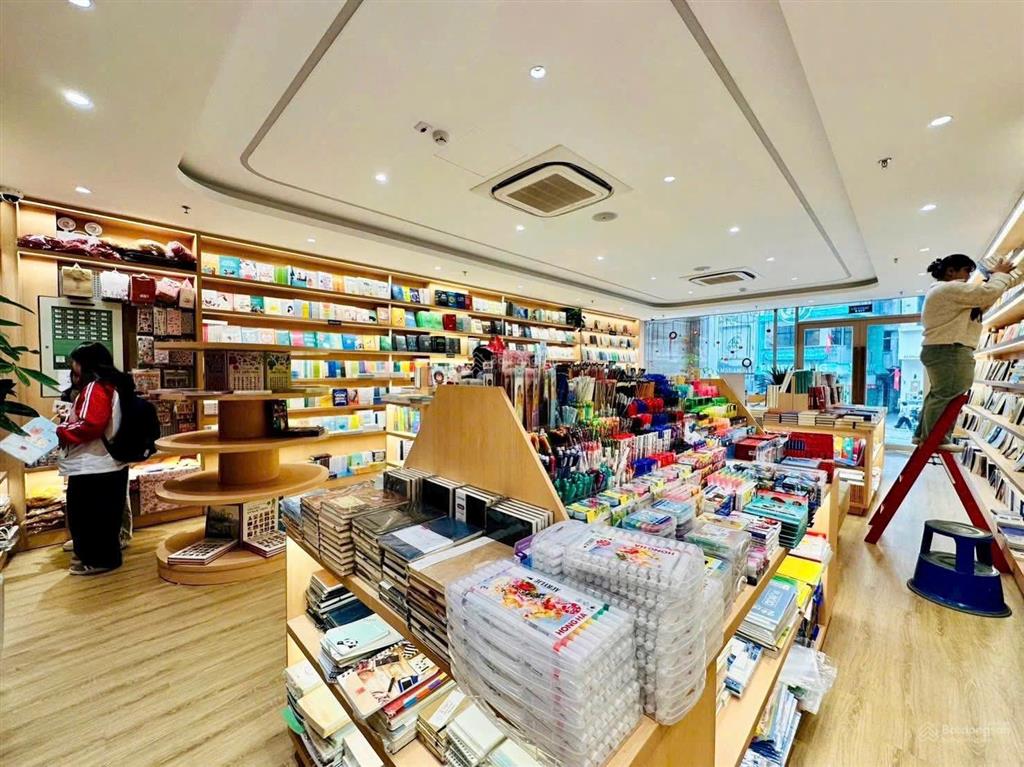 Chủ giảm sâu 5 tỷ building 9t thang máy mặt phố chùa láng 140m2 , mt 6m, 110 tỷ có hầm, kinh doanh