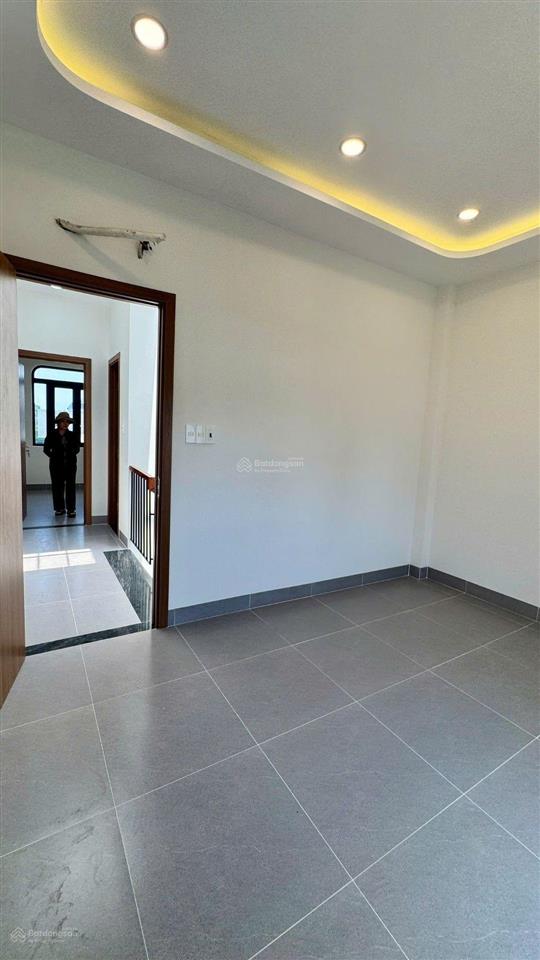 Bán nhà mới xây 3 tầng dt 51m, đường số 8, phường long phước, hcm