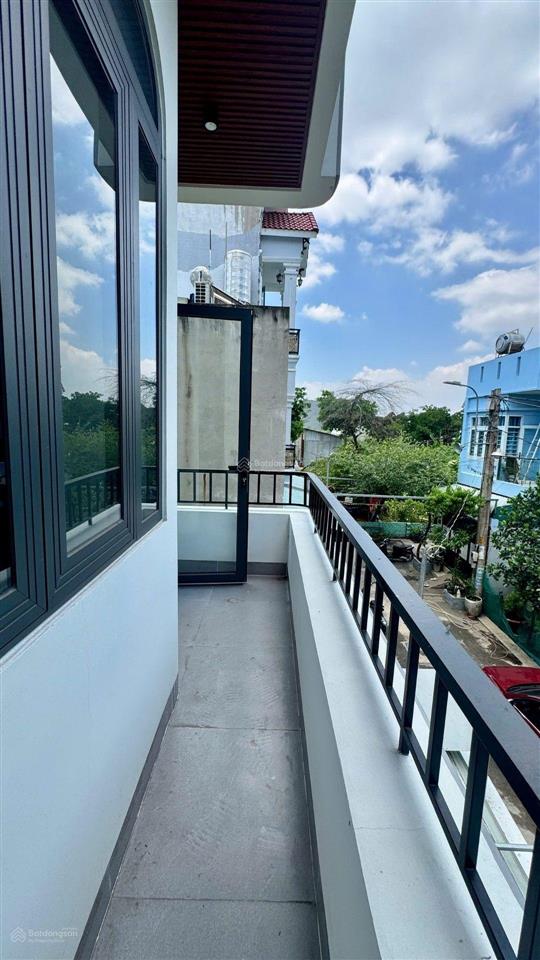 Bán nhà mới xây 3 tầng dt 51m, đường số 8, phường long phước, hcm