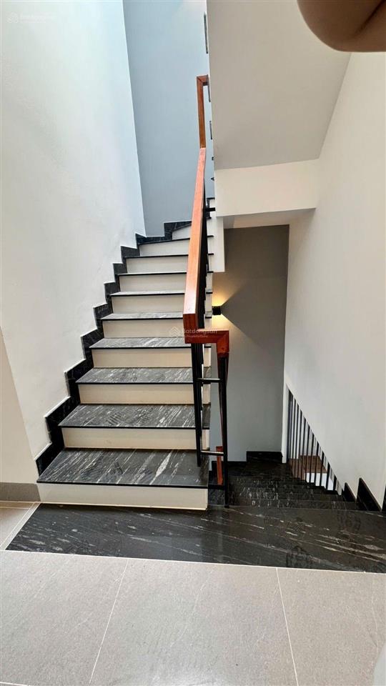 Bán nhà mới xây 3 tầng dt 51m, đường số 8, phường long phước, hcm