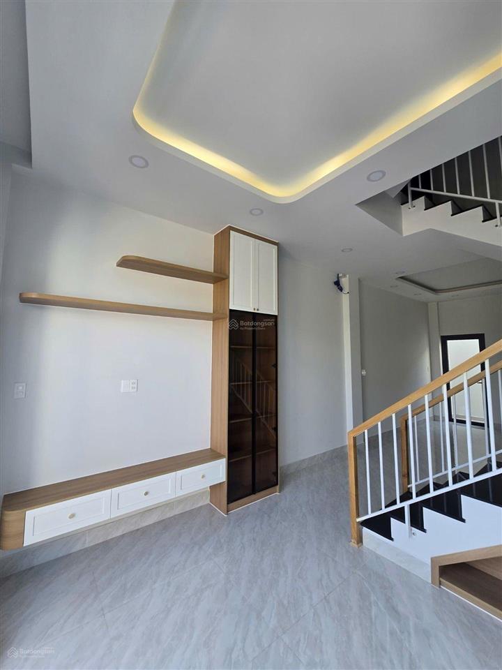 Nhà mới xây full nội thất dt 60m phường long trường quận 9