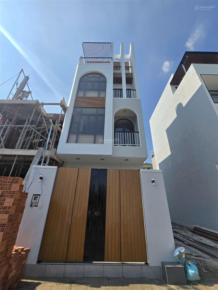 Nhà mới xây full nội thất dt 60m phường long trường quận 9