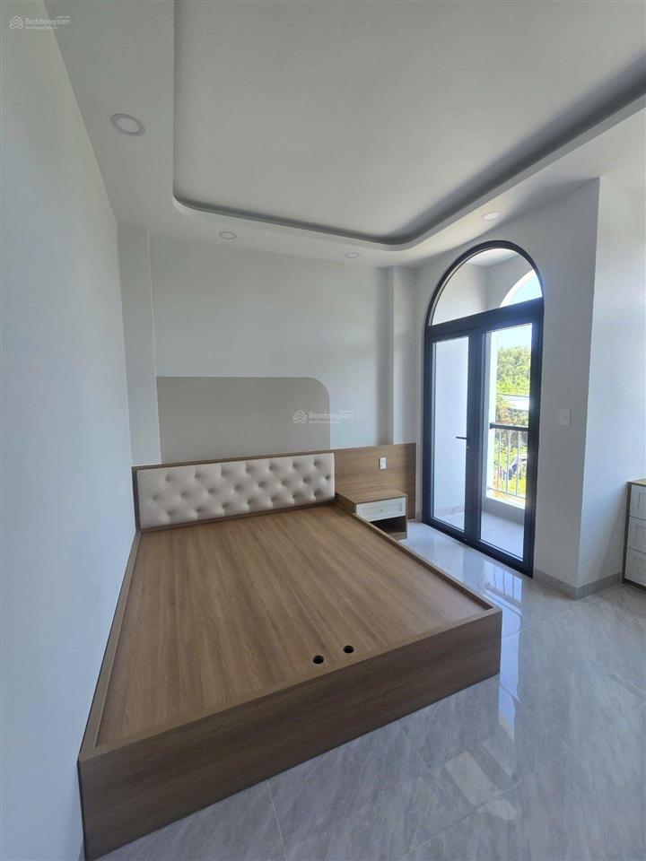 Nhà mới xây full nội thất dt 60m phường long trường quận 9