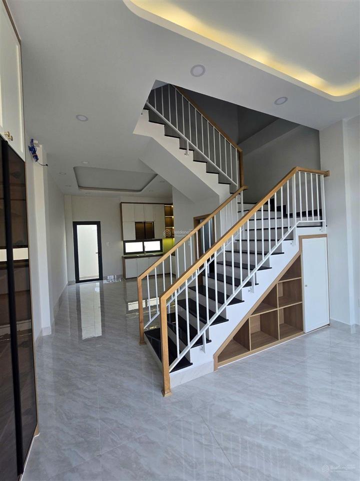 Nhà mới xây full nội thất dt 60m phường long trường quận 9