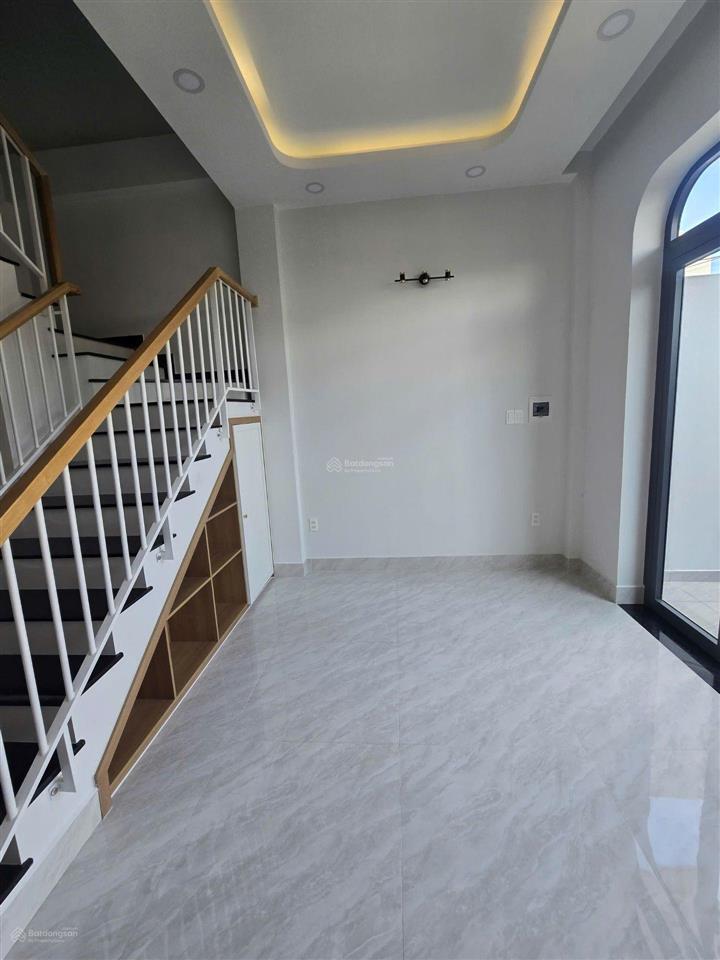 Nhà mới xây full nội thất dt 60m phường long trường quận 9