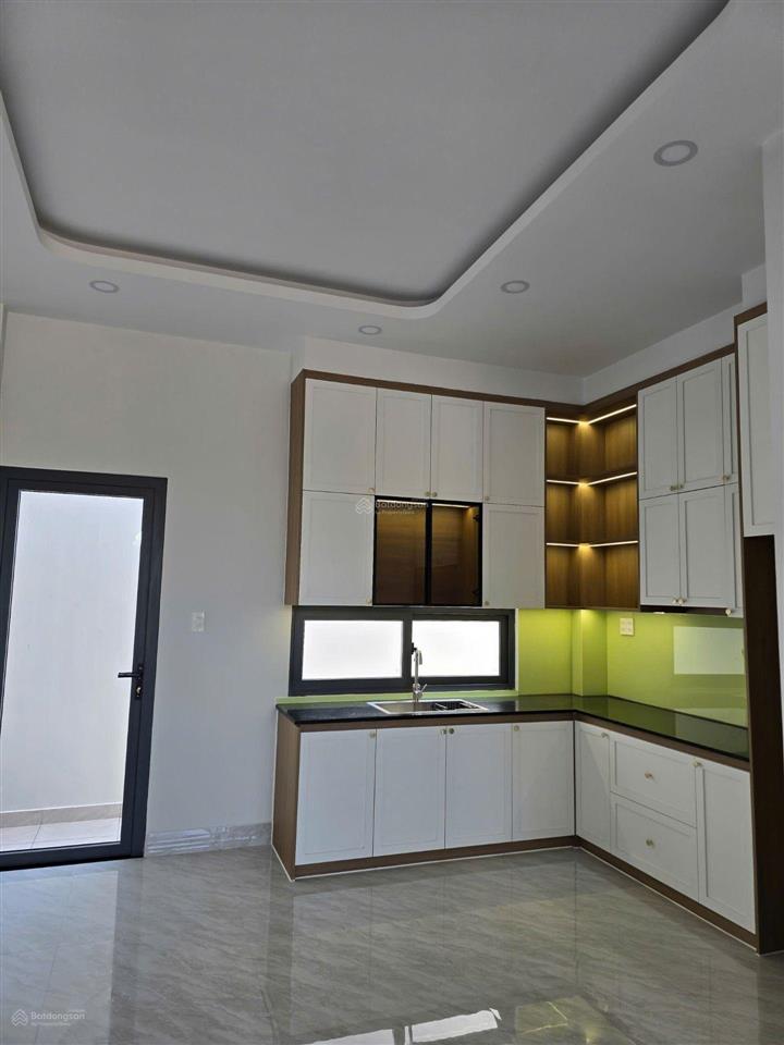 Nhà mới xây full nội thất dt 60m phường long trường quận 9