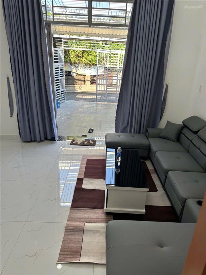 Siêu phẩm ngay trung tâm dĩ an dt=94m2 (4,5*22) sân đậu ôtô 7 chỗ, tặng nội thất