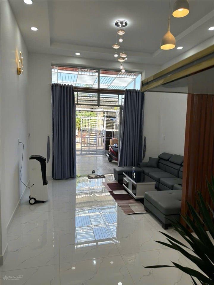 Siêu phẩm ngay trung tâm dĩ an dt=94m2 (4,5*22) sân đậu ôtô 7 chỗ, tặng nội thất