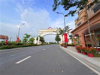 Cả rổ khách đang hỏi chỉ còn 1 nền chỉ hơn 2t có đất gần tp.hcm