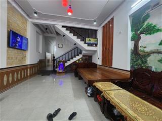 Nhà 2 tầng mặt tiền 5pn diện tích lớn giữ tiền cực tốt!