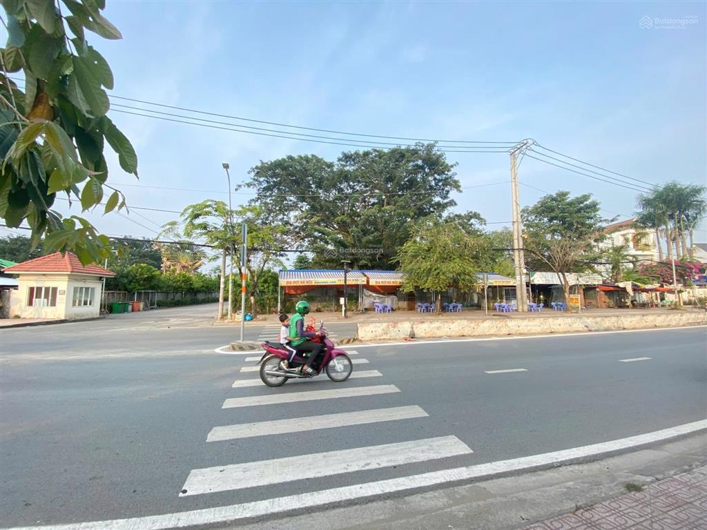 Bán đất có nhà 2 mặt tiền đường huỳnh tấn phát 140 tỷ, 1800 m2