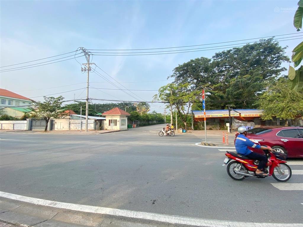 Bán đất có nhà 2 mặt tiền đường huỳnh tấn phát 140 tỷ, 1800 m2