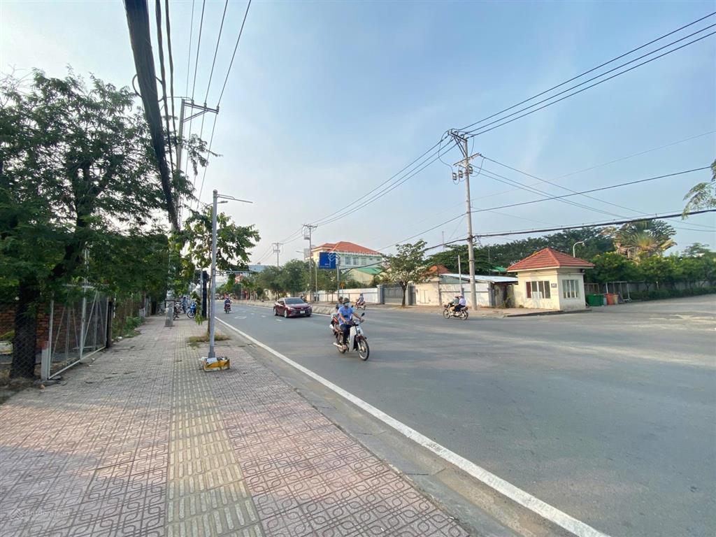 Bán đất có nhà 2 mặt tiền đường huỳnh tấn phát 140 tỷ, 1800 m2