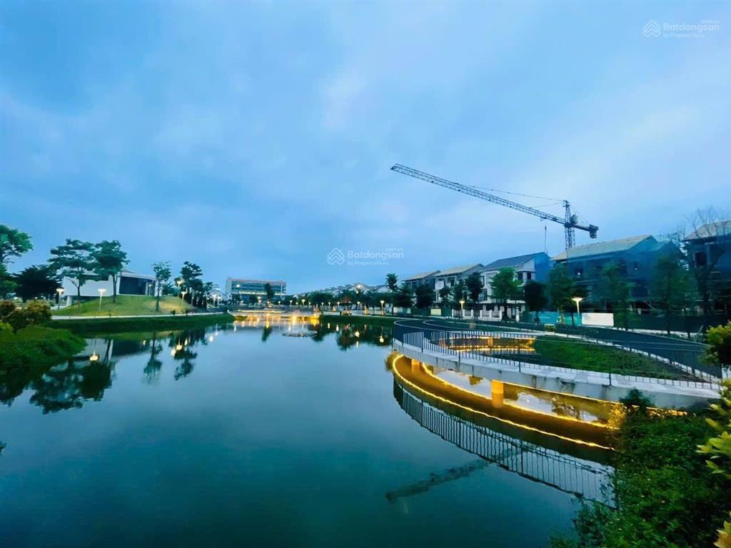 Bán gấp shophouse centa riverside 120m giá chỉ hơn 7,9 sẵn sổ