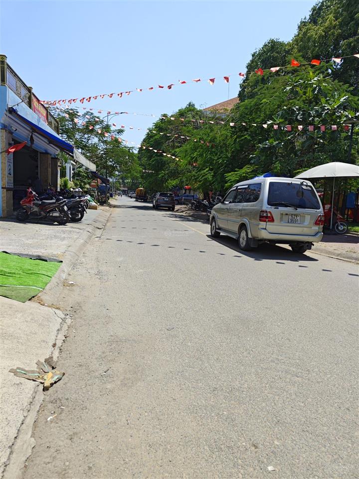 Khách cần nhà rỗng nhiều phòng xe hơi vào tận nơi xem ngay căn này