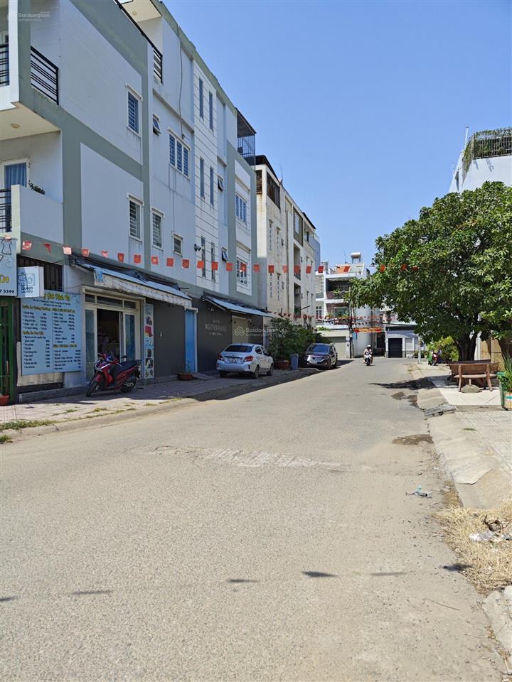 Khách cần nhà rỗng nhiều phòng xe hơi vào tận nơi xem ngay căn này