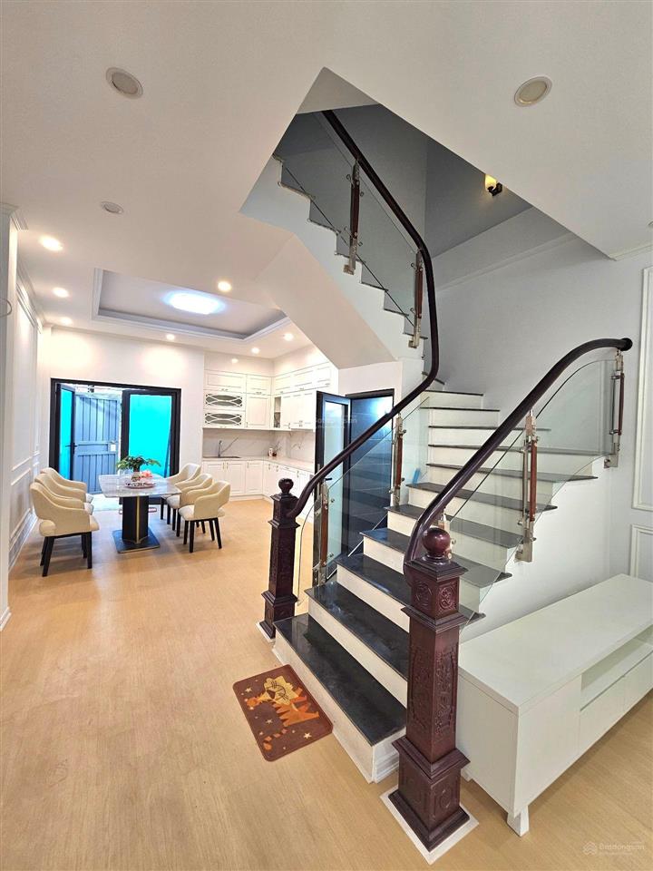 Bán nr 4pn, 4wc, 105m2 tại 29, chu huy mẫn, 12 tỷ vnd, đẹp, phong thủy đỉnh