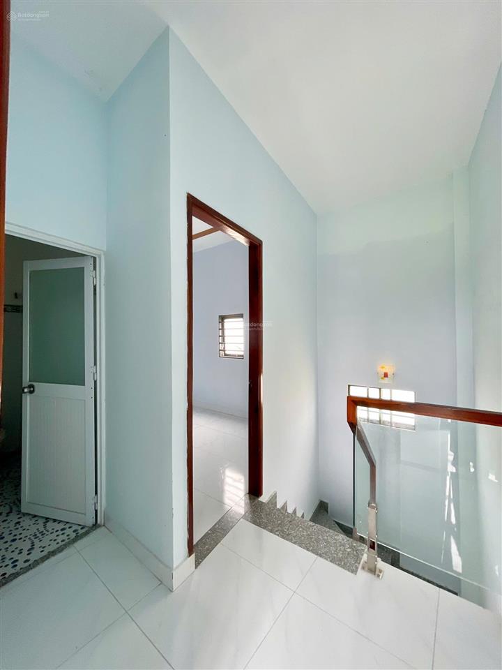 Chính chủ gửi em thía nhà shr 850 triệu  1 trệt 1 lầu 2pn 2wc