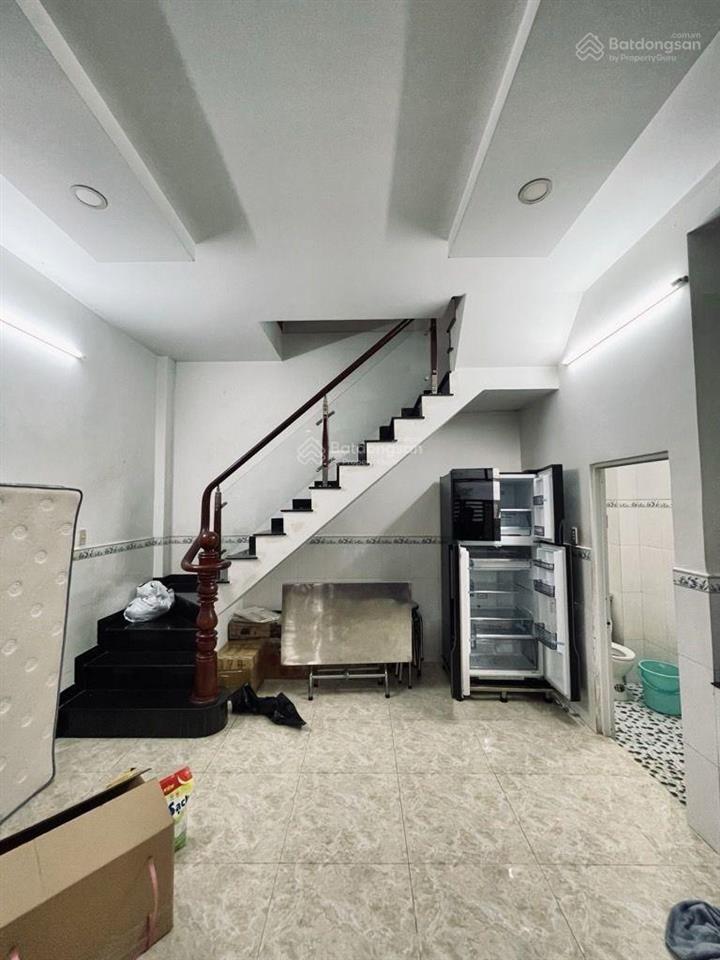 Nhỉnh 5,68 tỷ sở hữu nhà 2 tầng trên 42,8 m2 đất nở hậu trung tâm tân bình