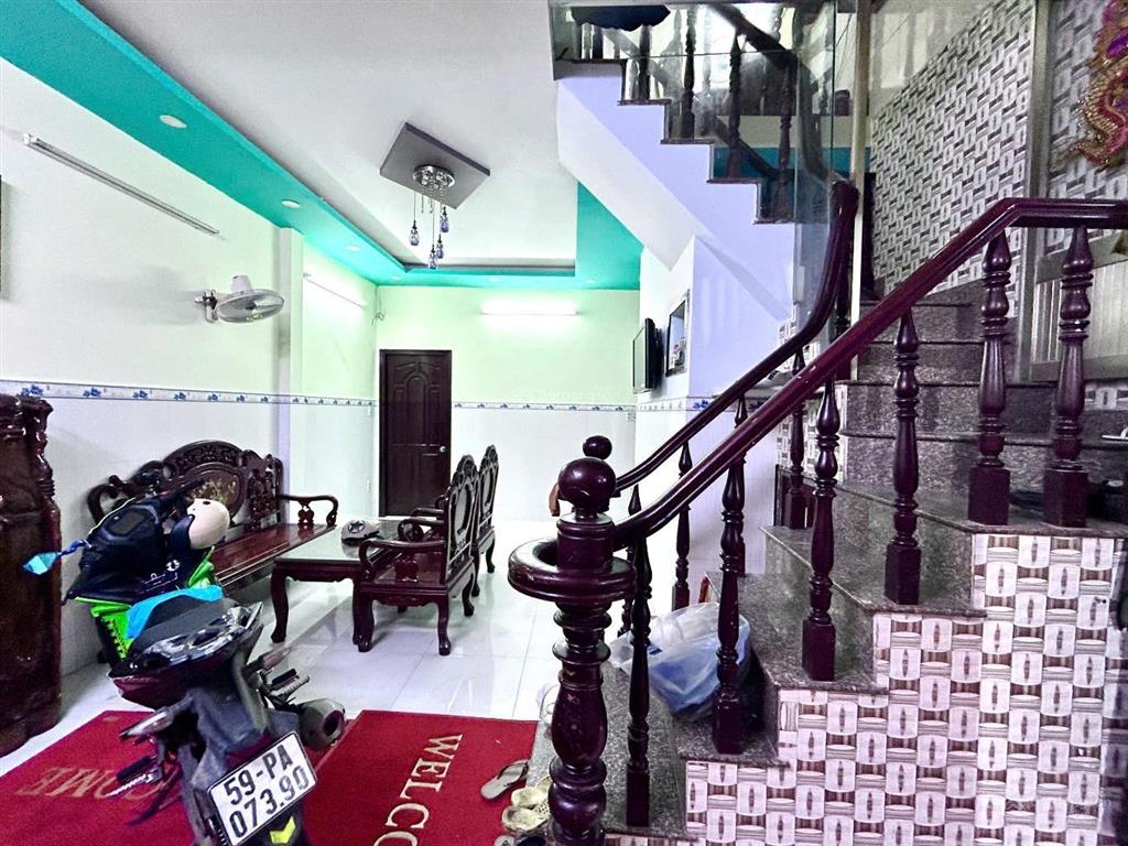 Nhỉnh 6,7 tỷ sở hữu nhà đẹp 2 tầng trên 58,6 m2 trung tâm tân bình, đồng đen