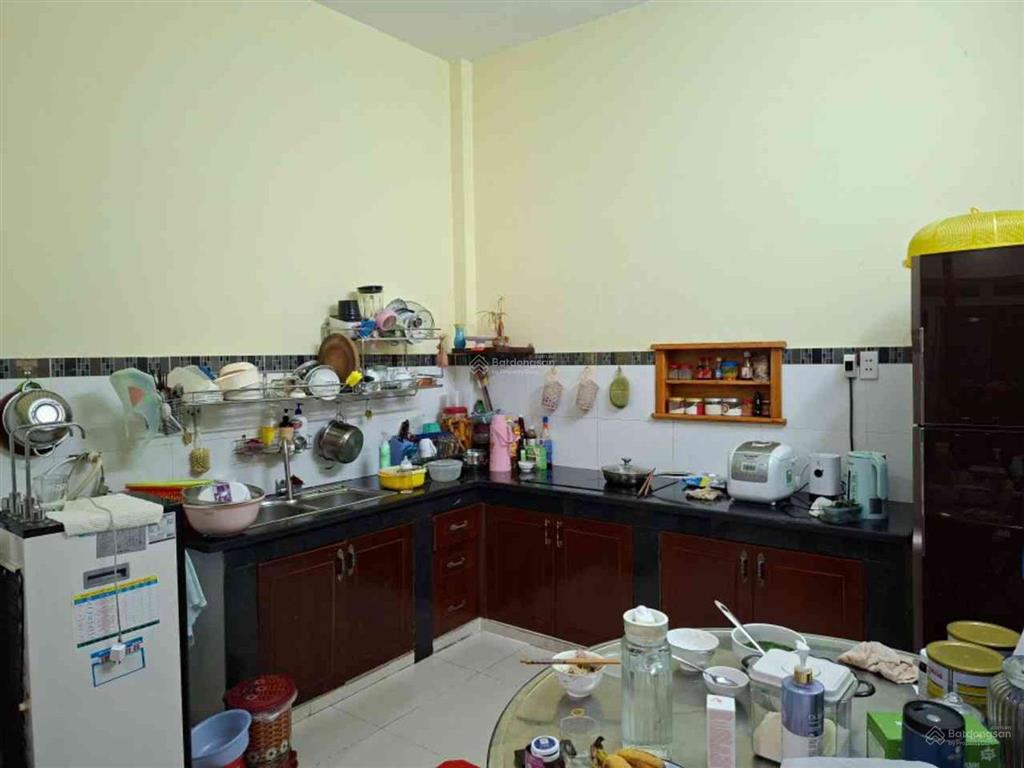 186.tranthitrong.154
nhà đẹp 2 tầng trên 42,8 m² tân bình, gần trường chinh, 10' đến sân bay.