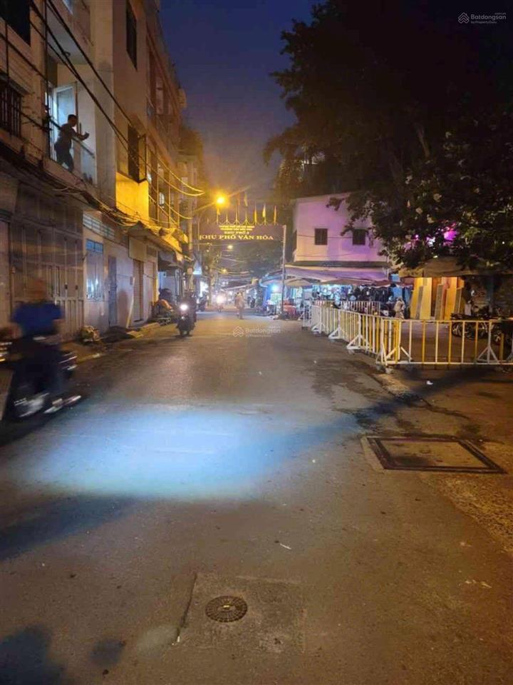 79 sơn hưng.
8,28 tỷ sở hữu nhà 2 tầng trên 65,8 m2 ngang đẹp, mặt tiền phố khu chợ bà hoa